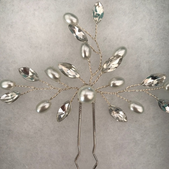 Bridal Wedding Hair Accessory - Picture 2 of 5